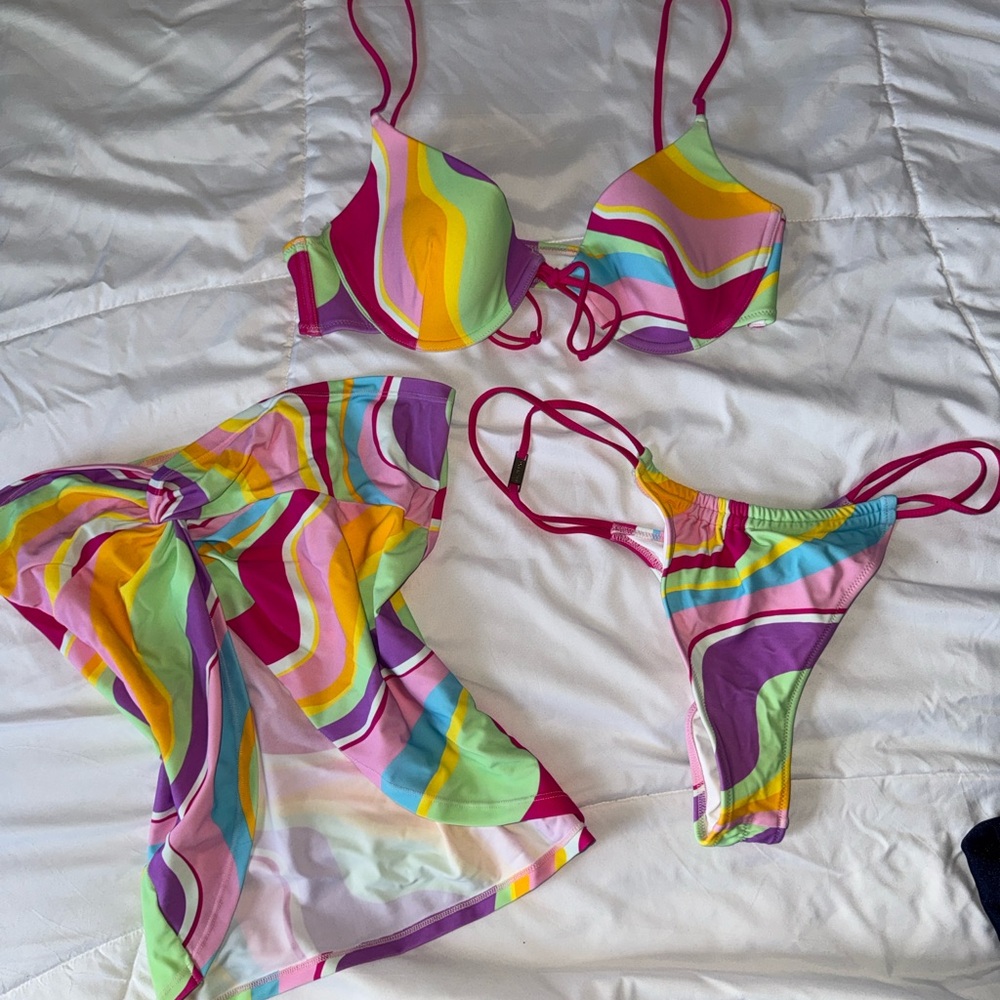 White Fox Boutique Bikini Set Size L/XL